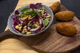 Ataskaqui - Wines & Tapas