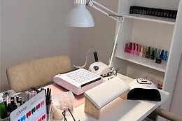 Eszter nail room