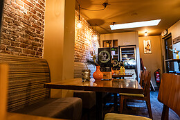Mo's Place