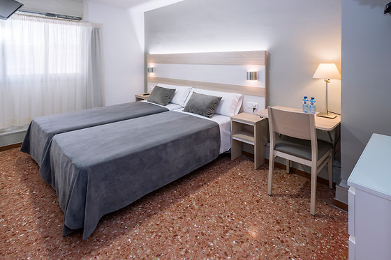 HOTEL CATALUNYA EXPRESS - photo 1